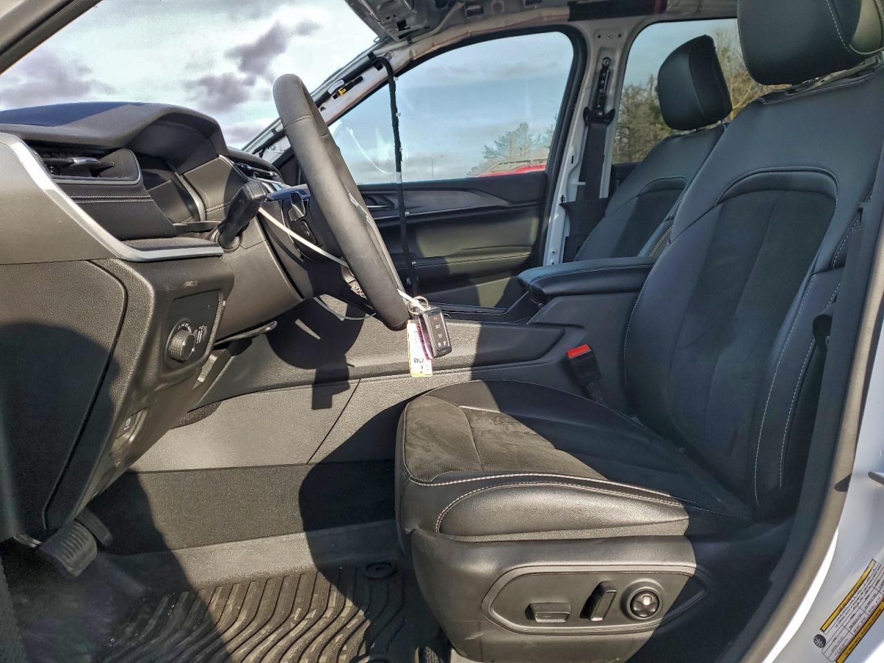 2025 Jeep Grand Cherokee Laredo - Фото 7