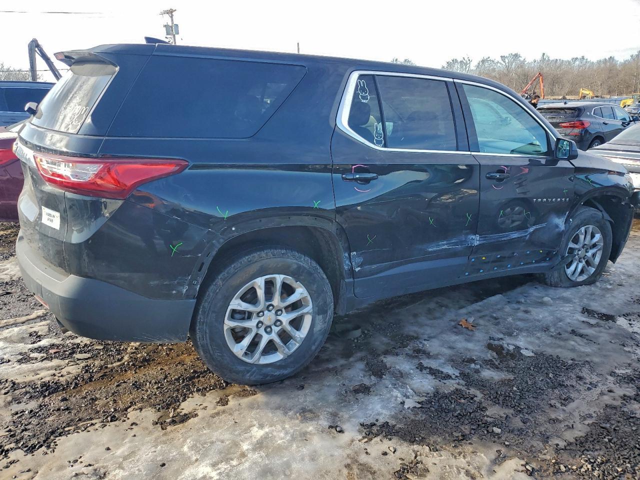 2021 Chevrolet Traverse Ls - Фото 3