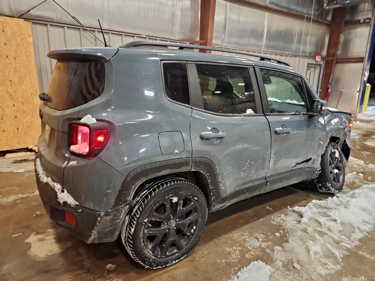 2018 Jeep Renegade Latitude - Image 3