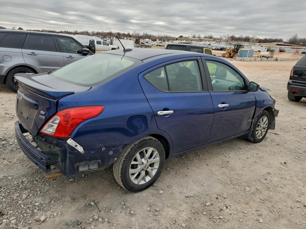 2019 Nissan Versa S - Фото 3