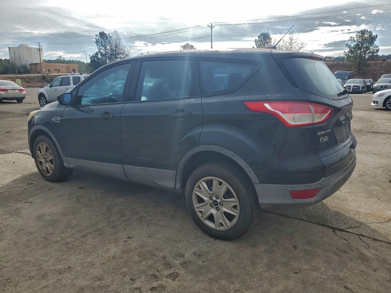 2013 Ford Escape S - Фото 2