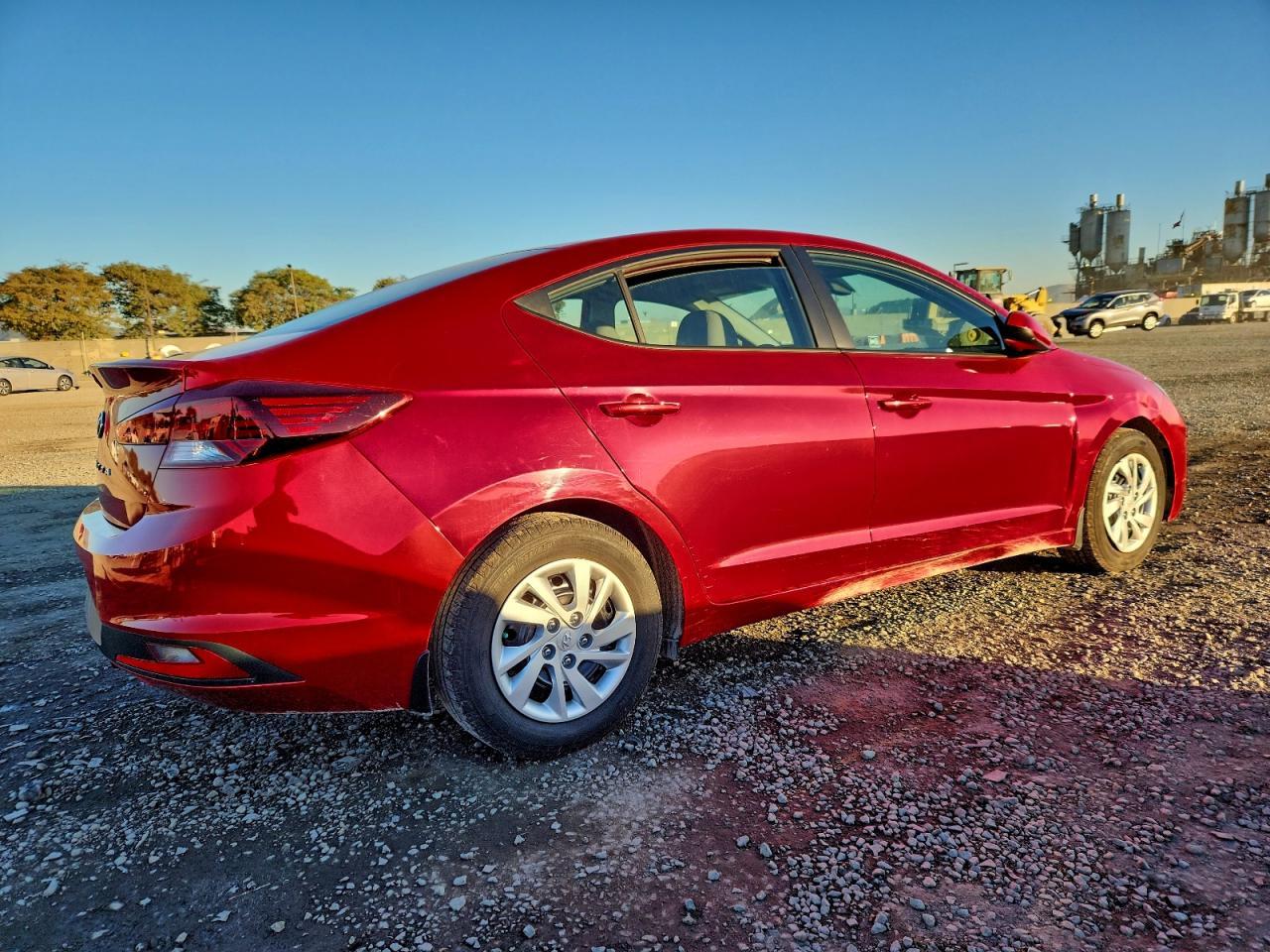 2020 Hyundai Elantra Se - Image 3