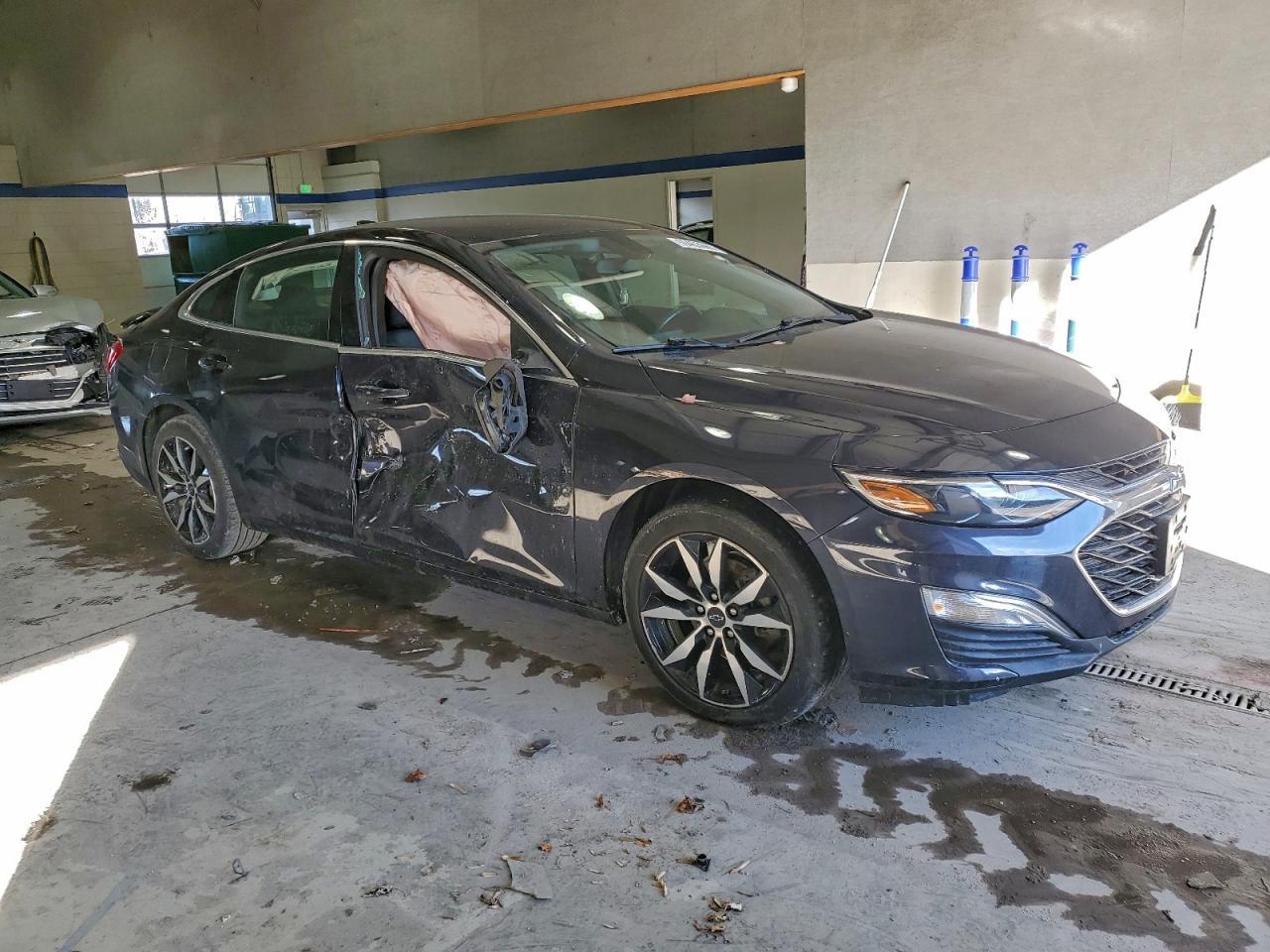 2022 Chevrolet Malibu Rs - Image 4