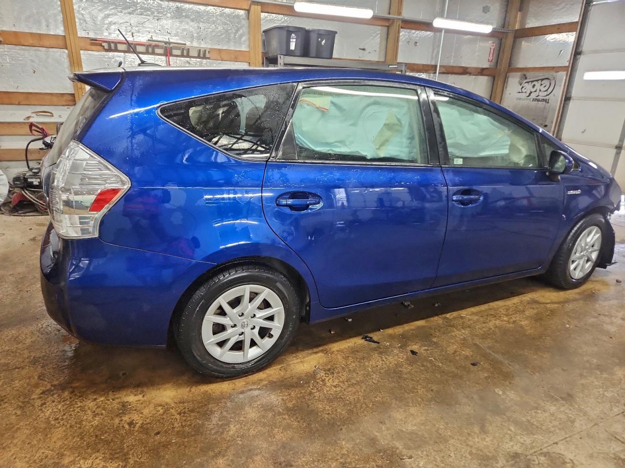 2013 Toyota Prius V - Image 3