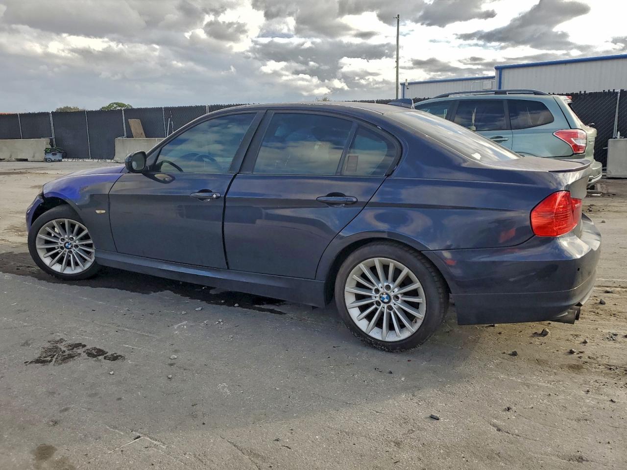 2010 BMW 328 I - Фото 2