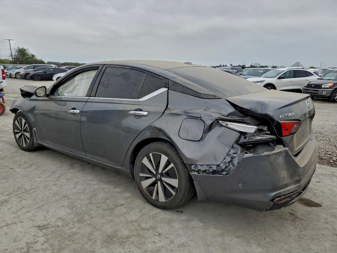 2019 Nissan Altima Sl - Image 2