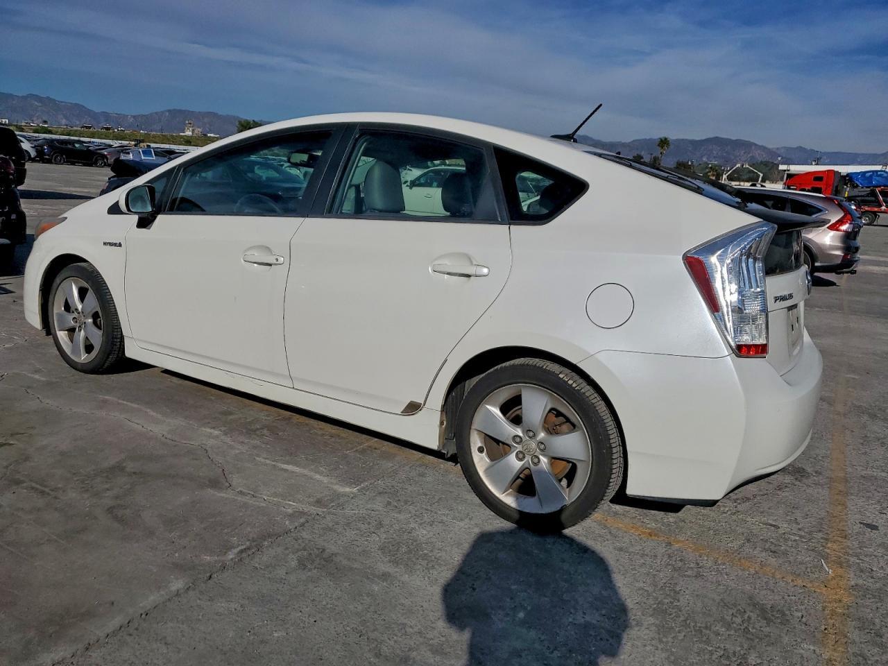 2011 Toyota Prius - Image 2