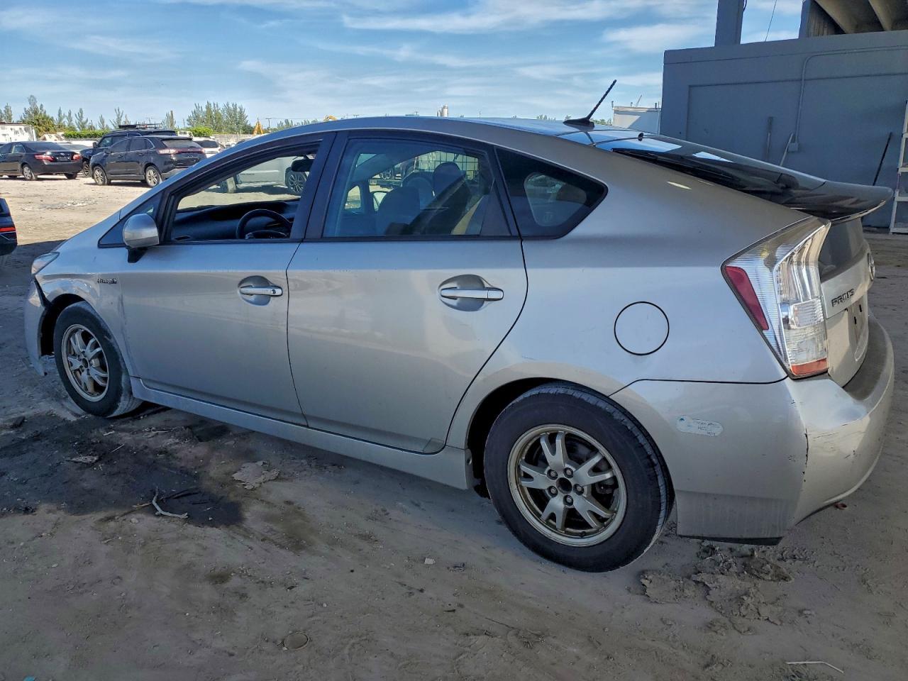 2011 Toyota Prius - Фото 2