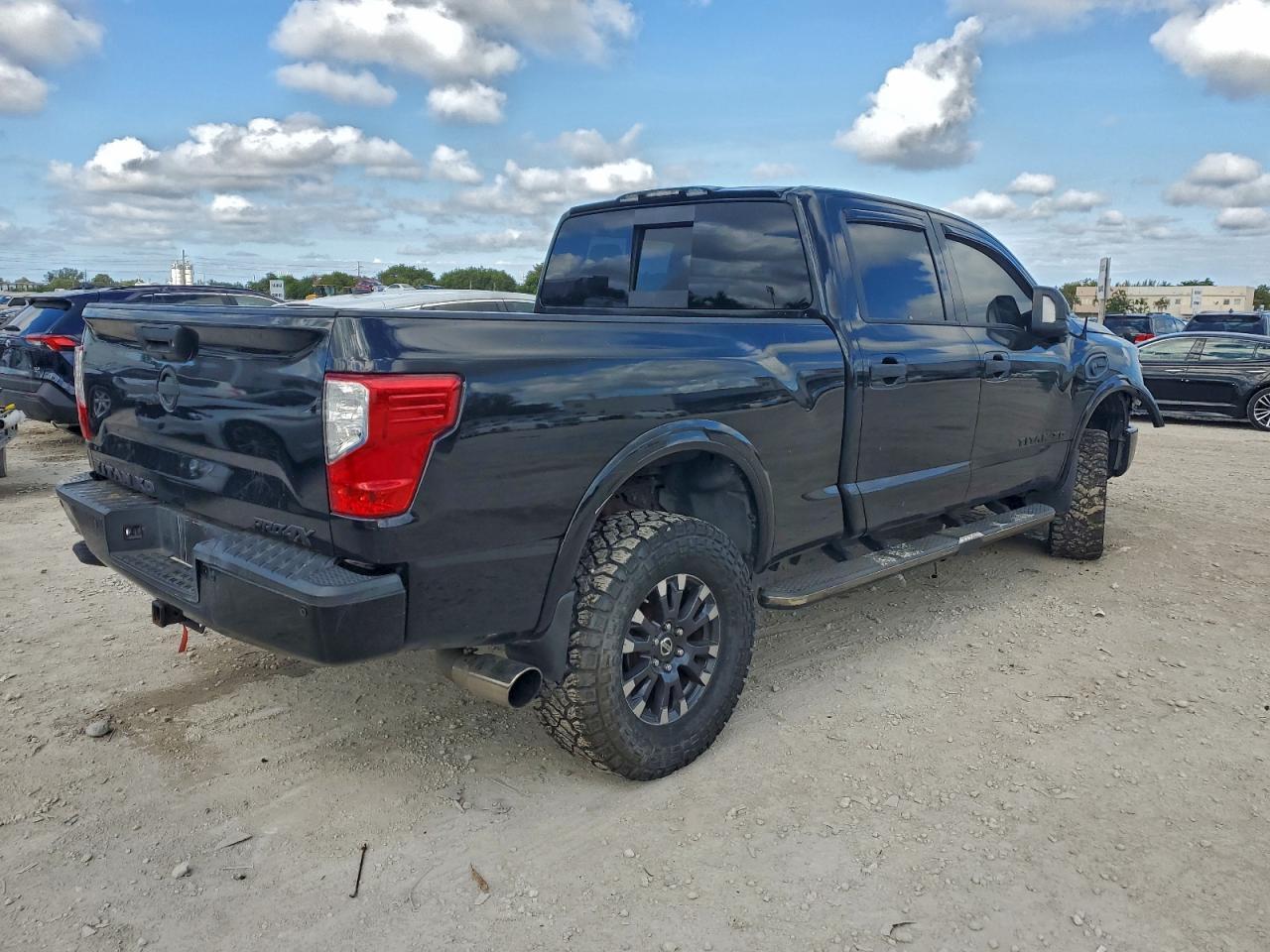 2016 Nissan Titan Xd Sl - Image 3