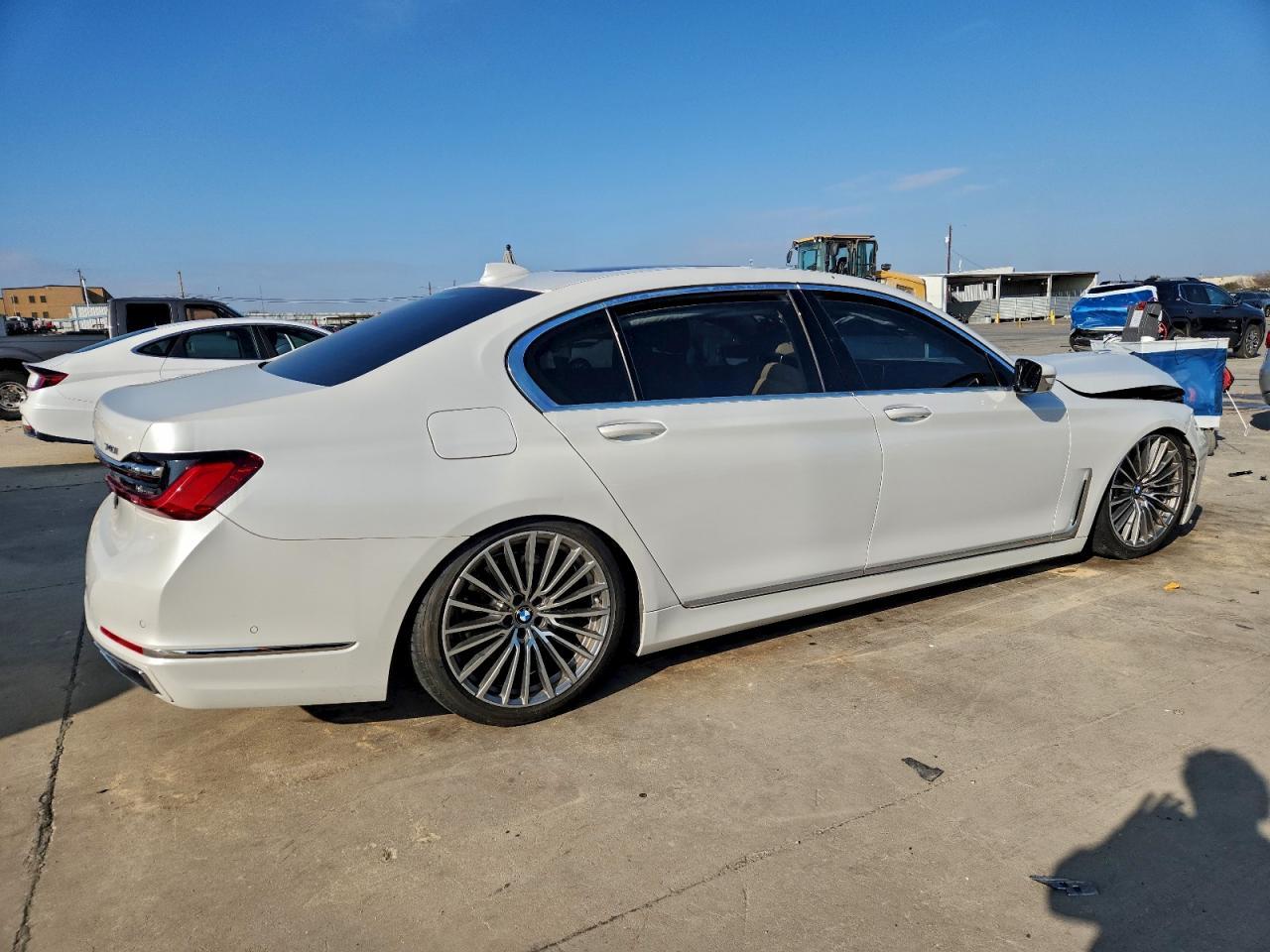 2020 BMW 740 I - Фото 3
