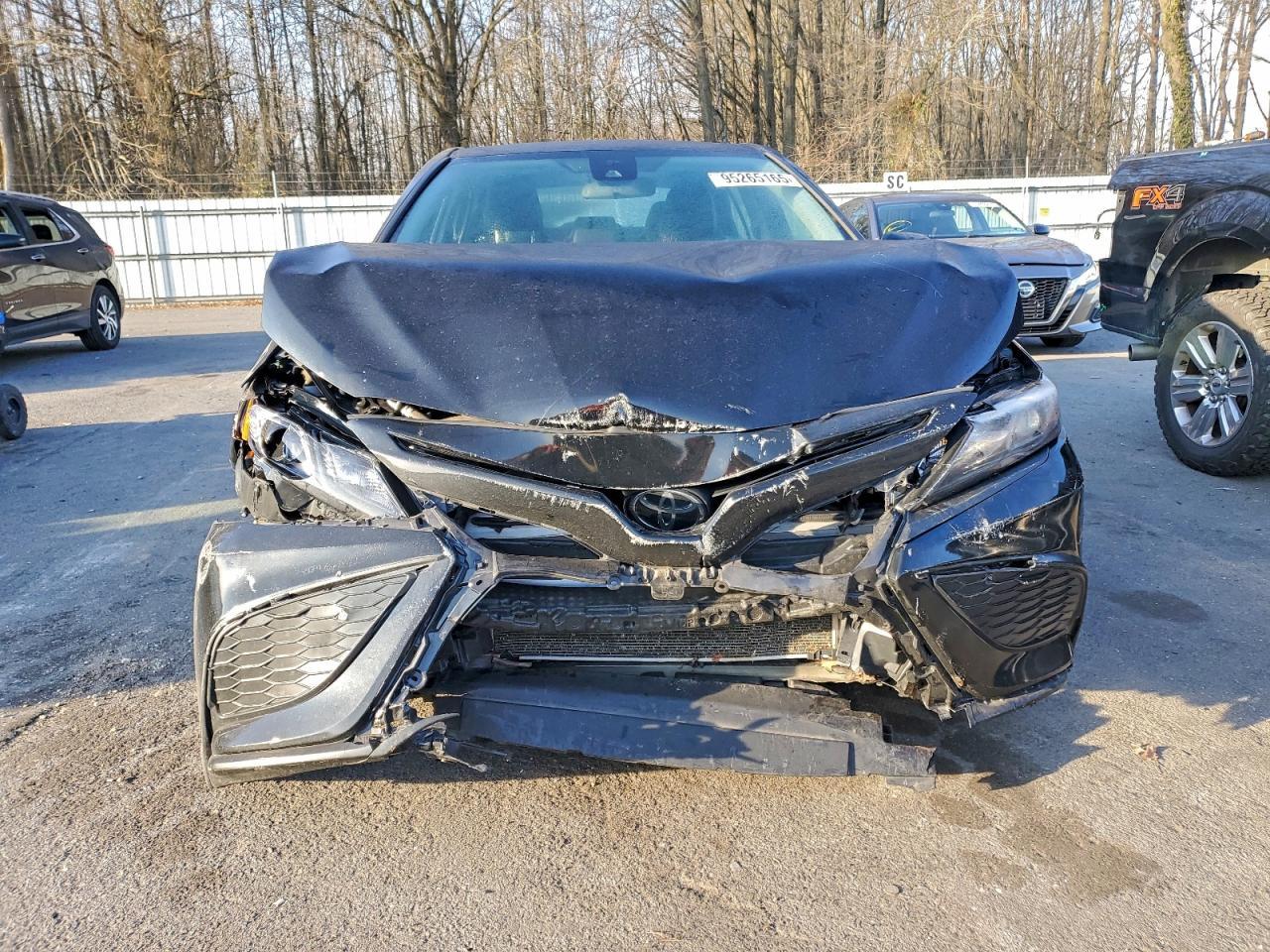 2022 Toyota Camry Se - Фото 5