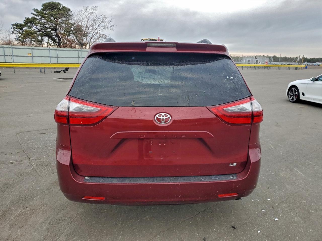2020 Toyota Sienna Le - Фото 6