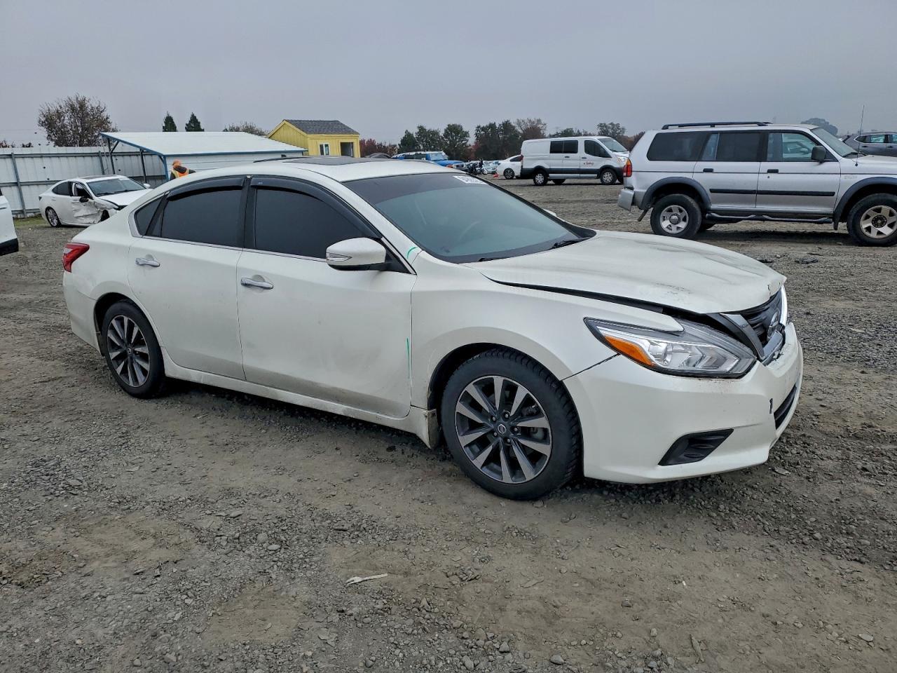 2017 Nissan Altima 2.5 - Image 4