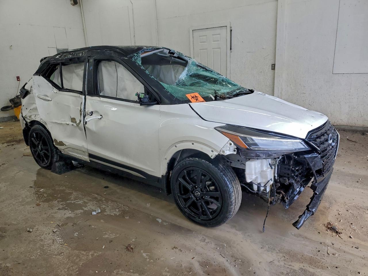 2023 Nissan Kicks Sr - Image 4