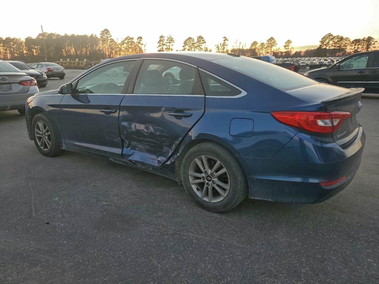 2016 Hyundai Sonata Se - Image 2