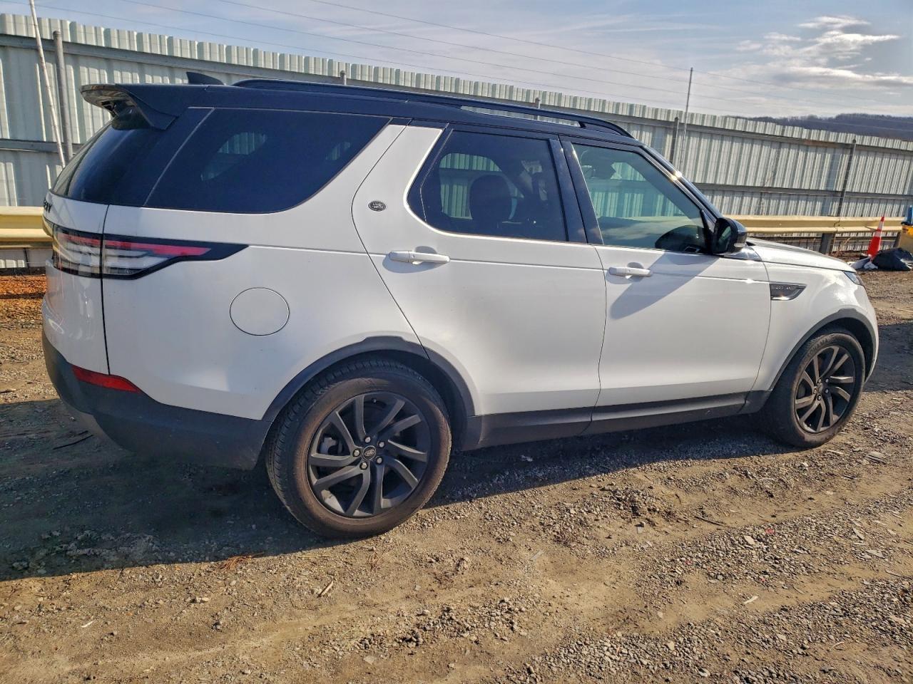 2019 Land Rover Discovery Se - Image 3