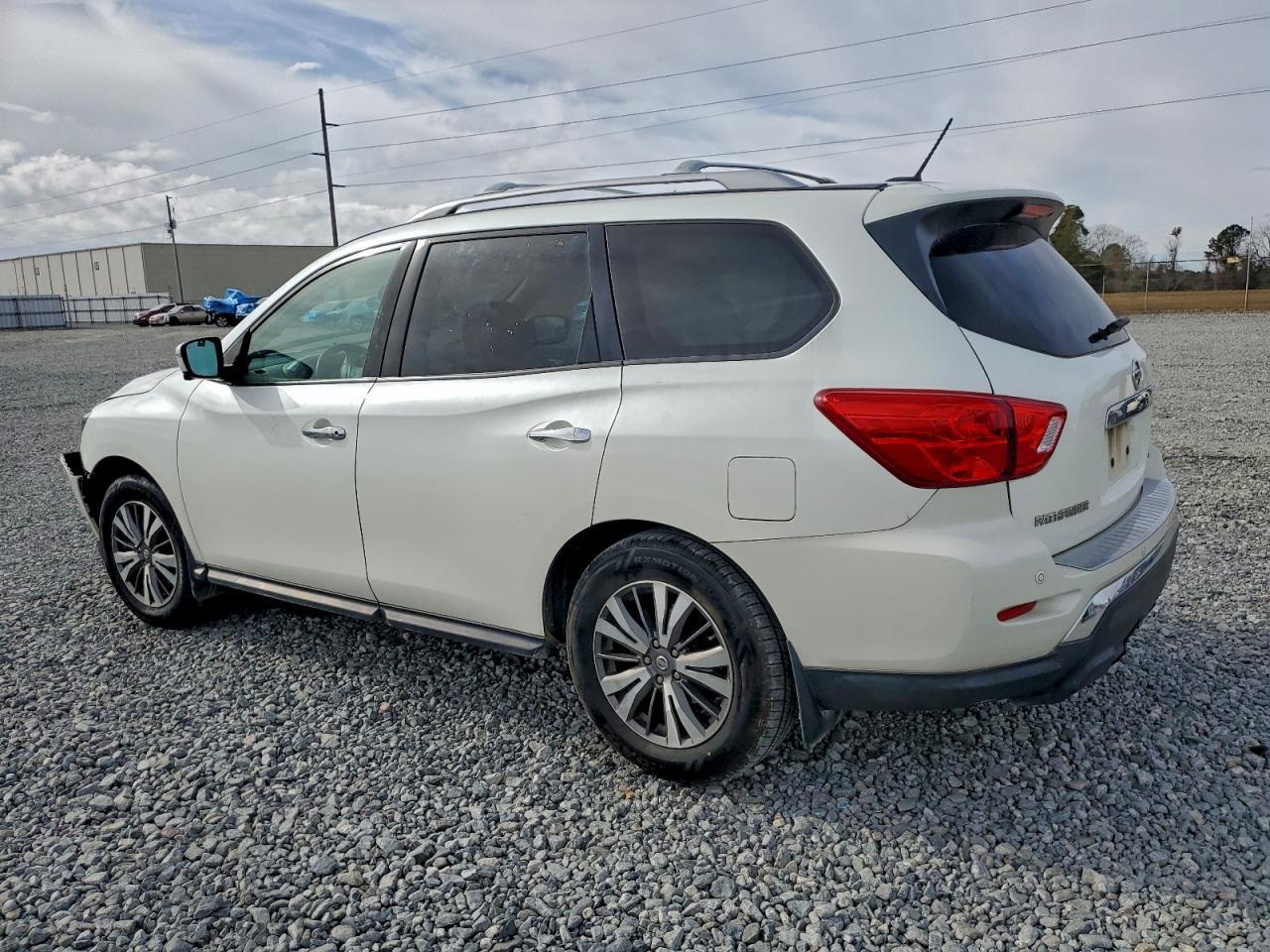 2017 Nissan Pathfinder S - Image 2