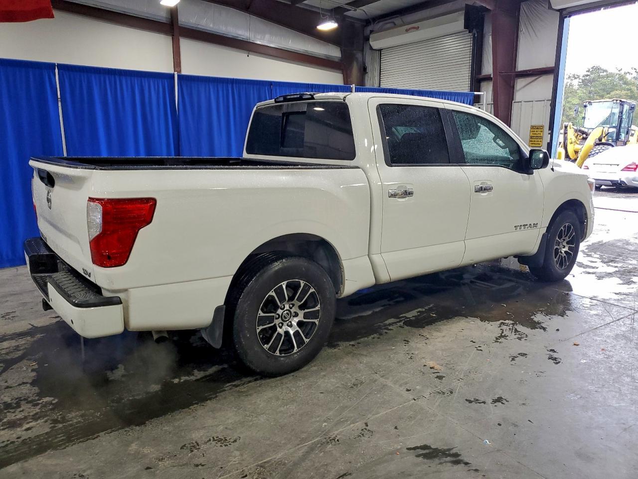 2021 Nissan Titan Sv - Image 3