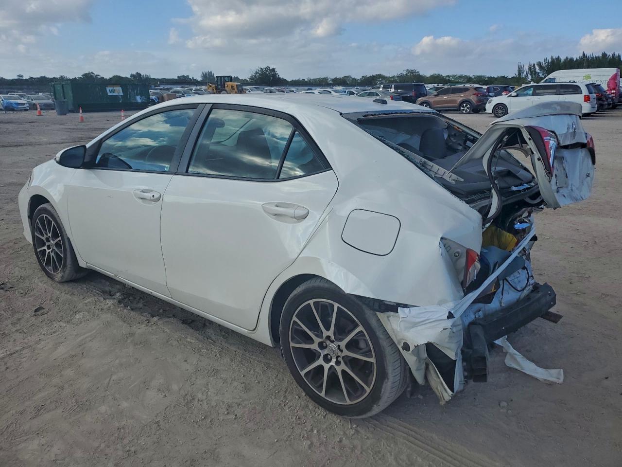2017 Toyota Corolla L - Фото 2