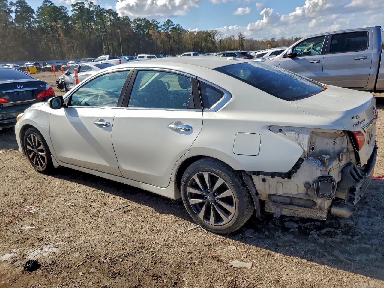 2016 Nissan Altima - Фото 2