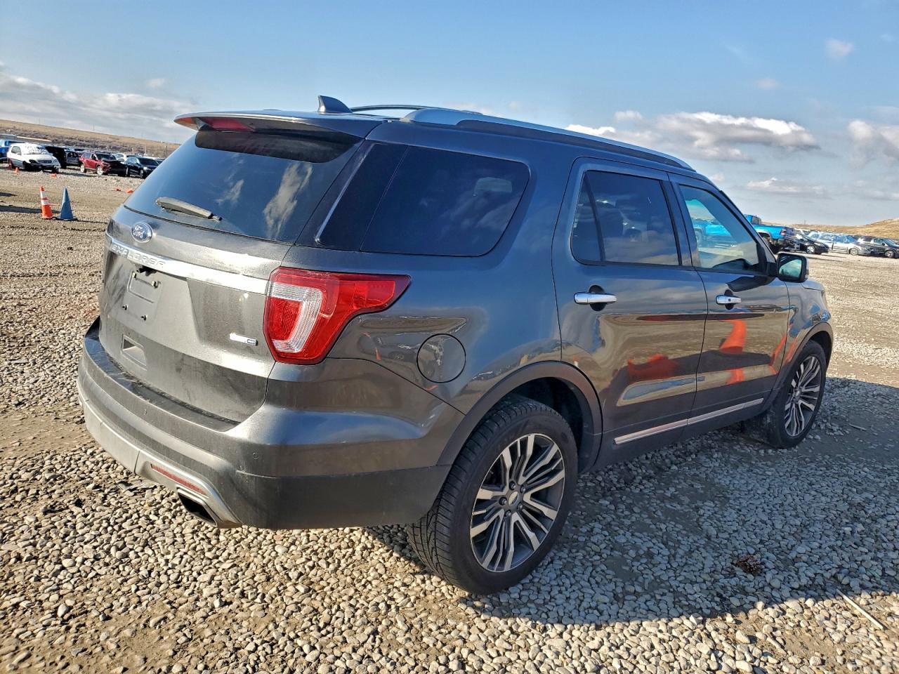 2016 Ford Explorer Platinum - Image 3