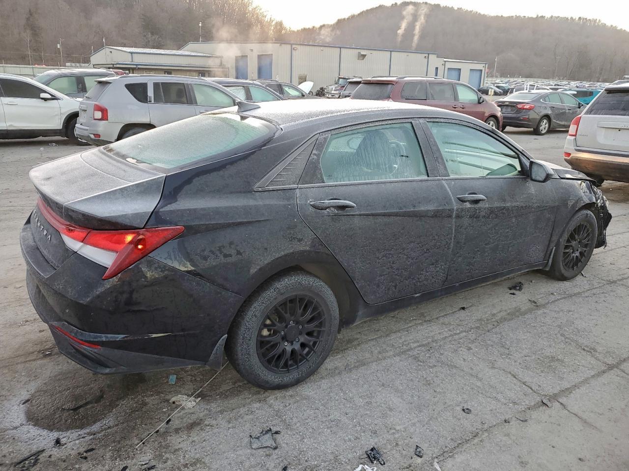 2023 Hyundai Elantra Se - Image 3