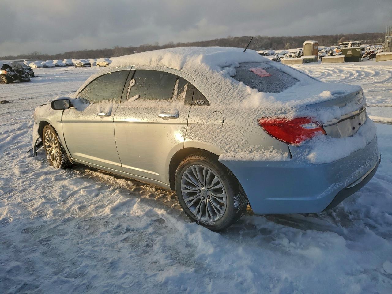 2013 Chrysler 200 Limited - Фото 2
