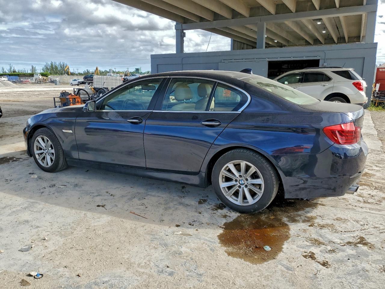 2015 BMW 528 Xi - Image 2