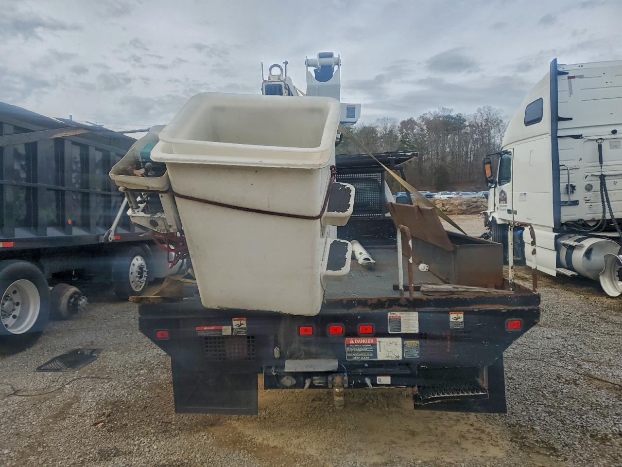 2011 Ford F550 Forestry Bucket Truck - Image 6