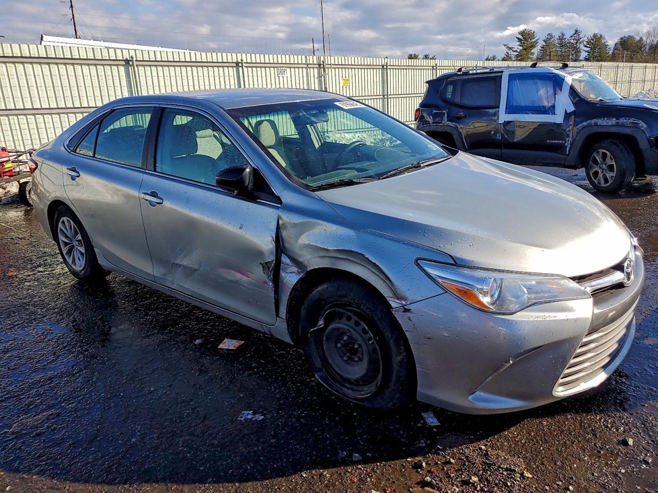2015 Toyota Camry Le - Image 4