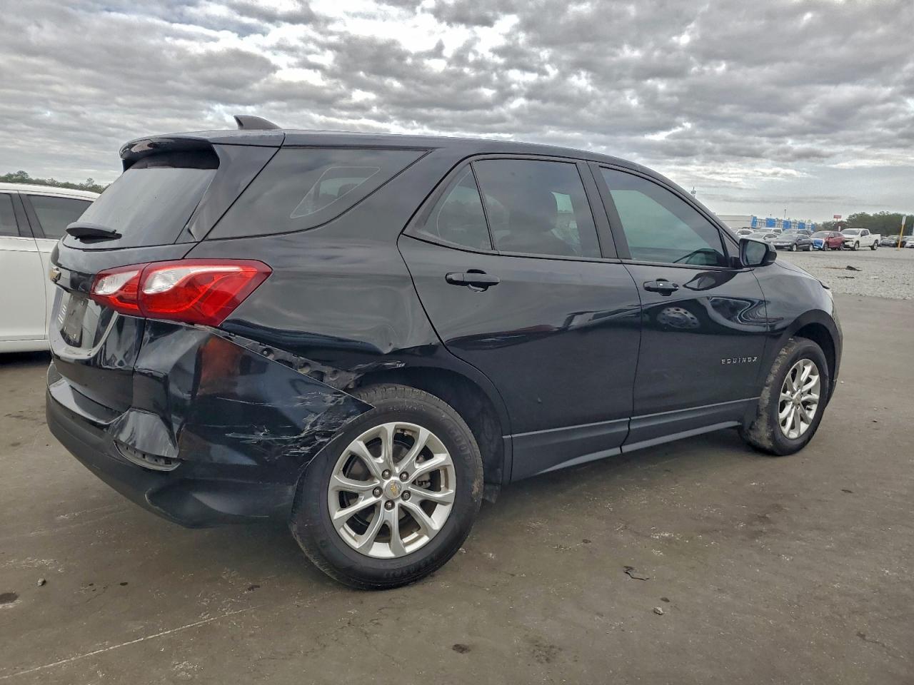 2020 Chevrolet Equinox Ls - Фото 3