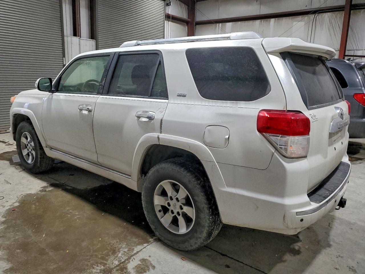 2013 Toyota 4Runner Sr5 - Фото 2