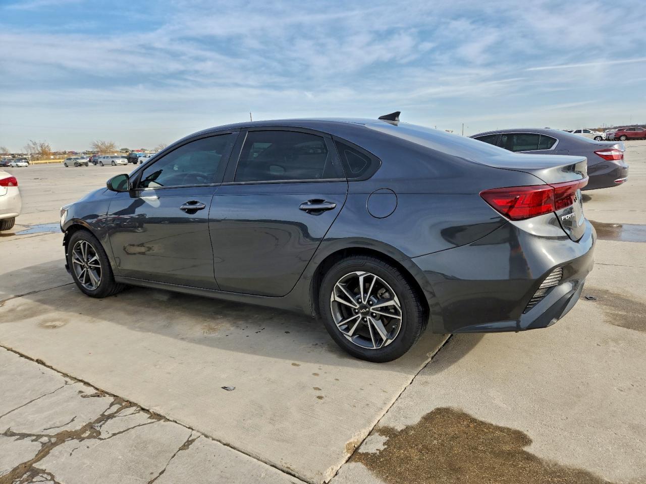 2022 Kia Forte Lxs - Фото 2