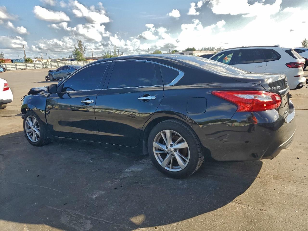 2017 Nissan Altima - Фото 3