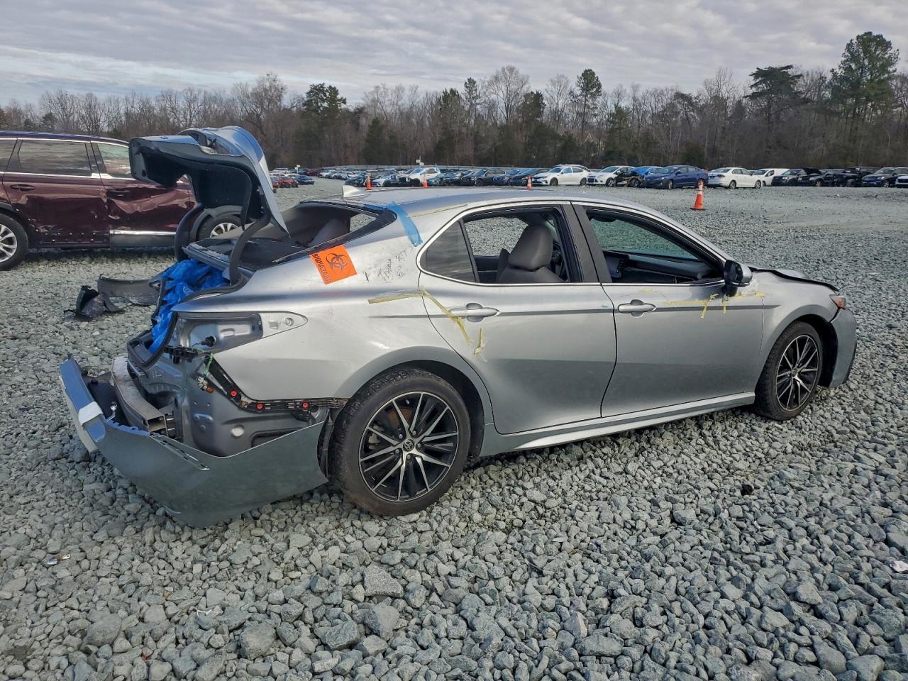 2022 Toyota Camry Se - Фото 3