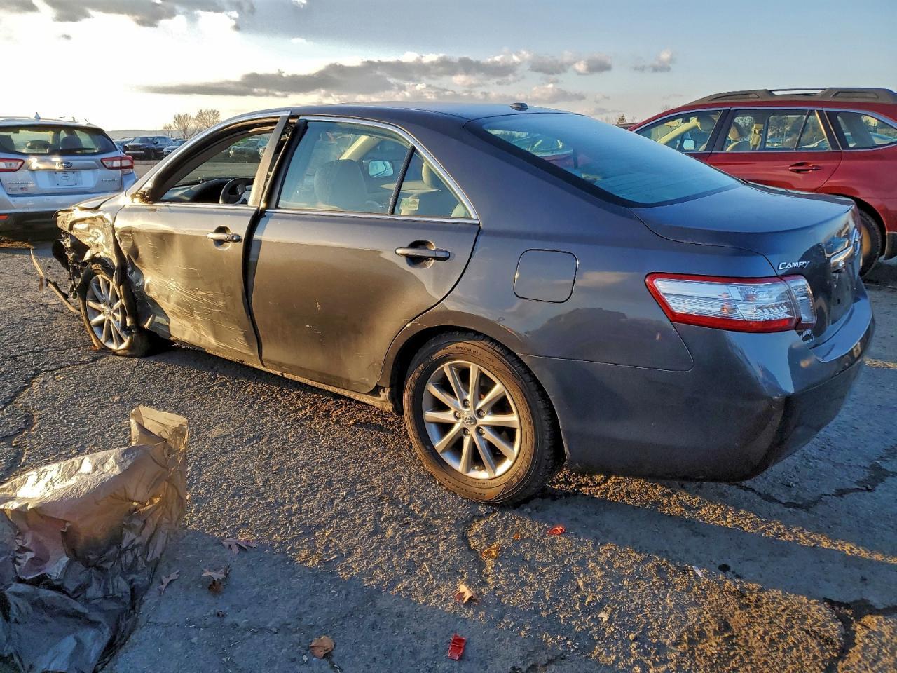 2011 Toyota Camry Hybrid - Image 2