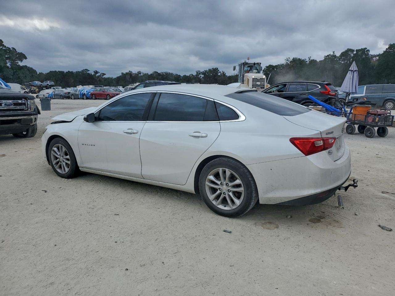 2017 Chevrolet Malibu Lt - Image 2