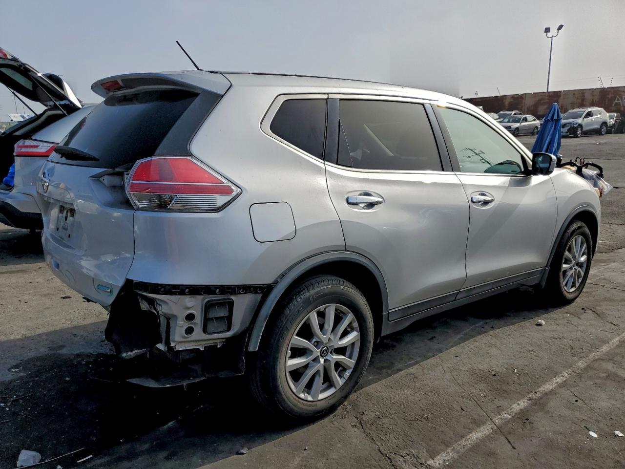 2014 Nissan Rogue S - Image 3