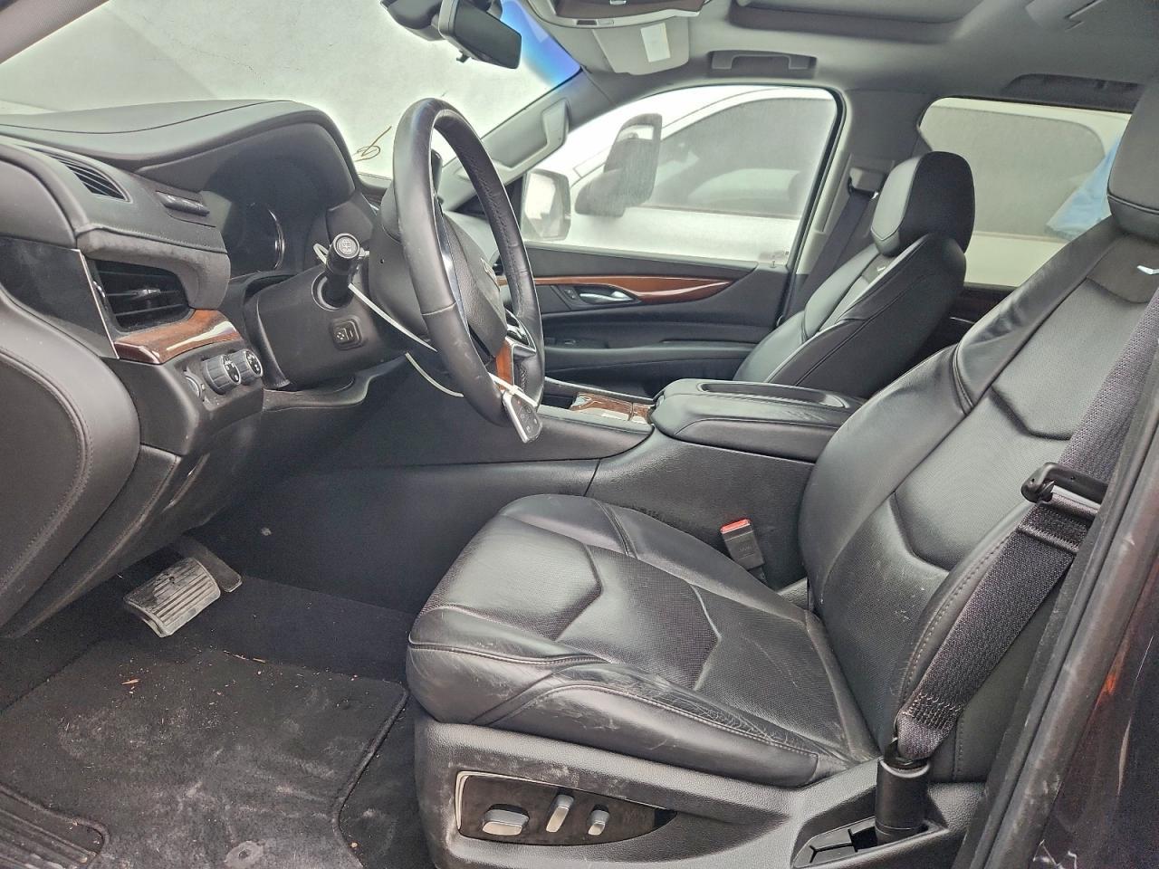 2017 Cadillac Escalade Premium Luxury - Image 7