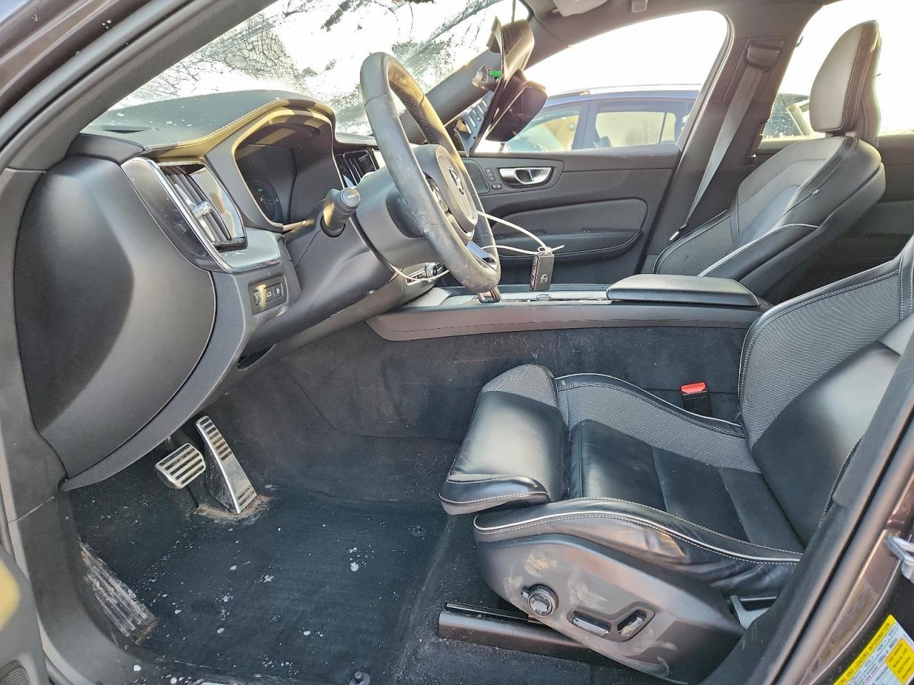 2022 Volvo Xc60 T8 Recharge R-Design - Image 7