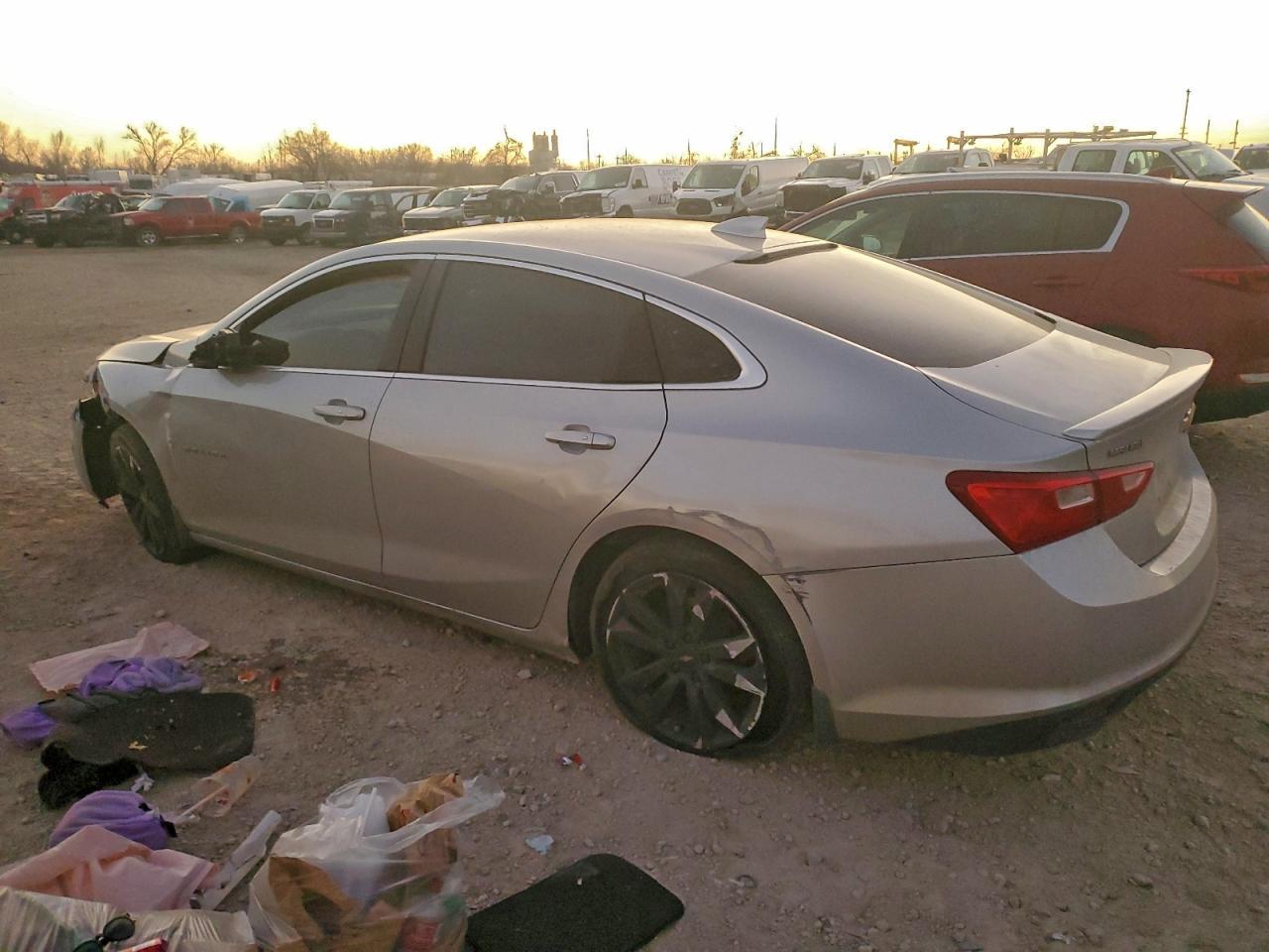 2017 Chevrolet Malibu Lt - Image 2