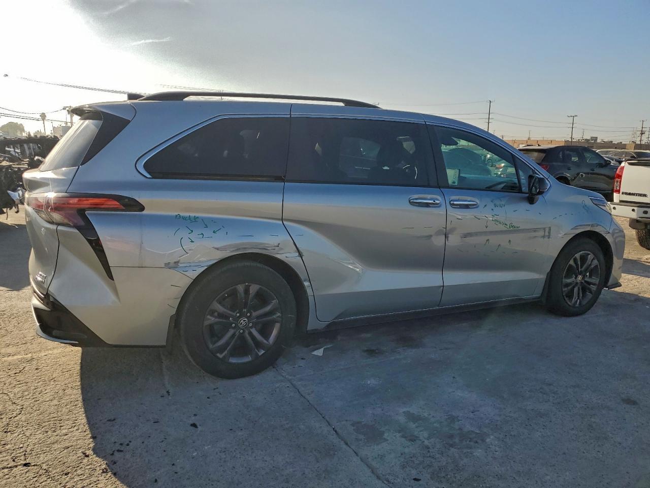 2024 Toyota Sienna Xse - Фото 3