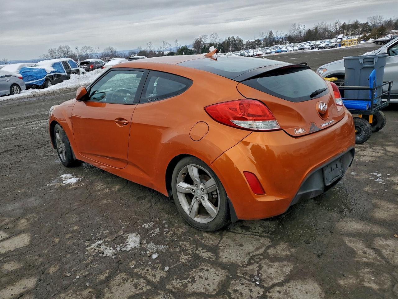 2013 Hyundai Veloster Base - Фото 2