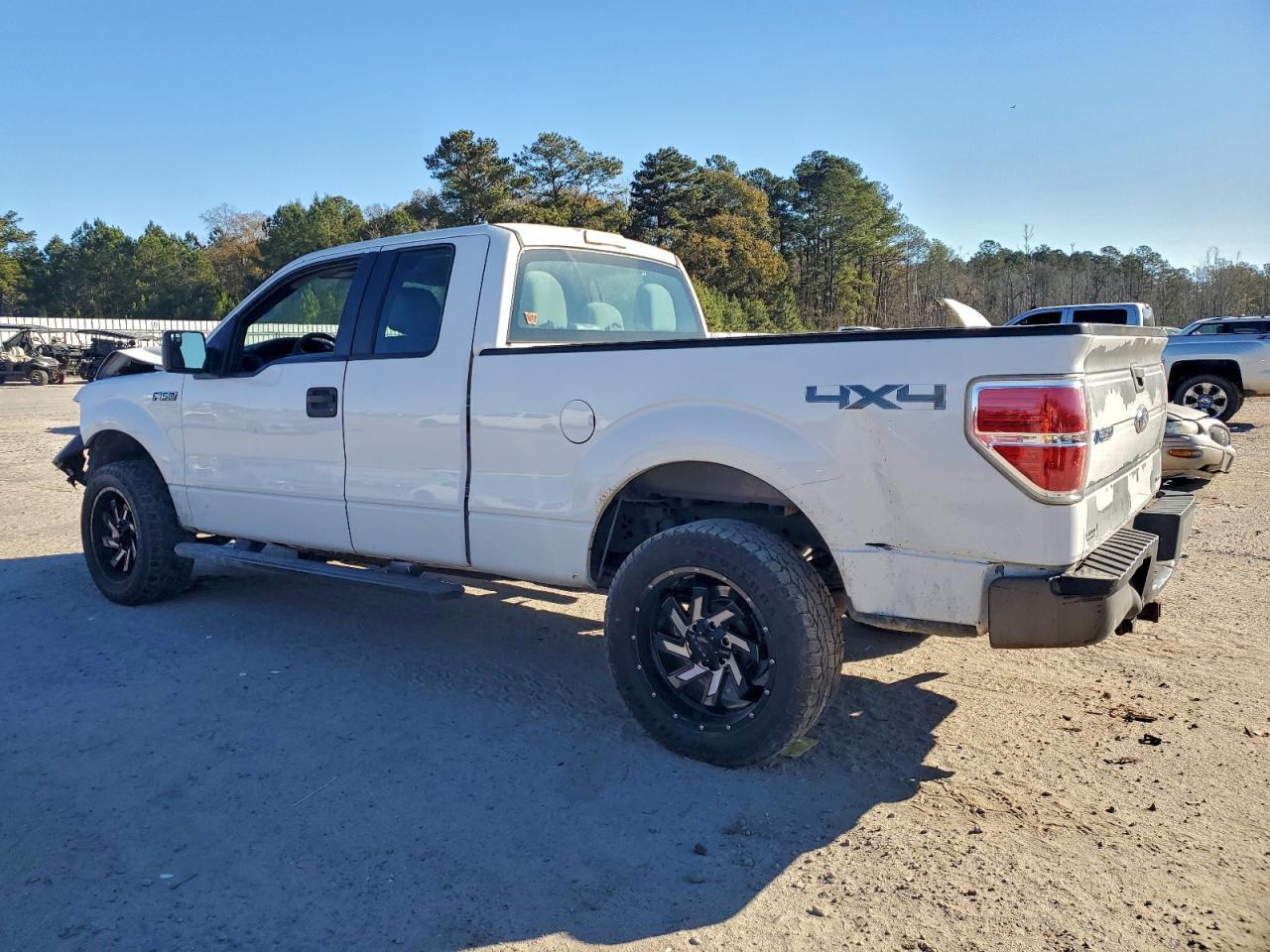 2011 Ford F150 Super Cab - Фото 2