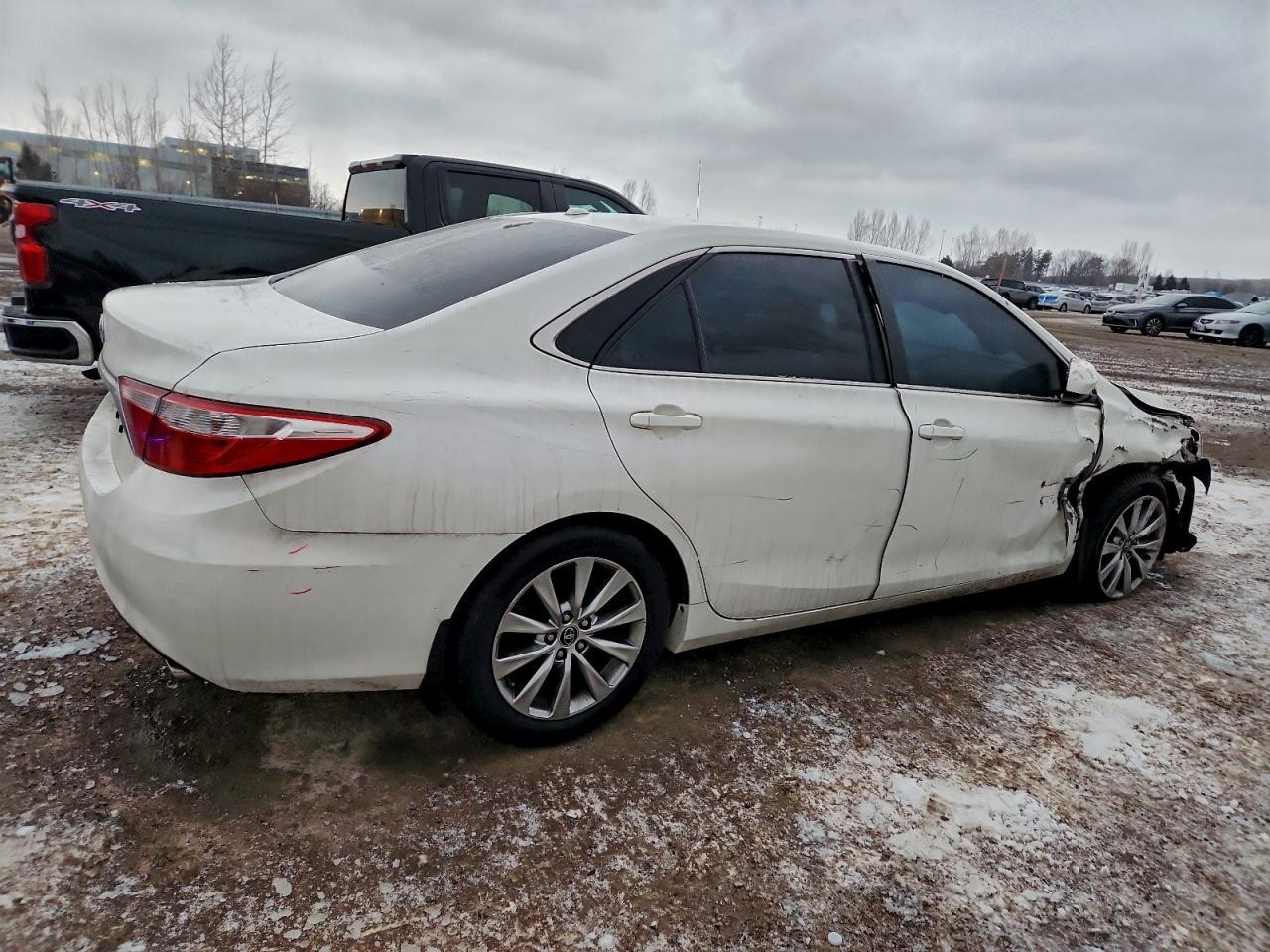 2015 Toyota Camry Le - Фото 3