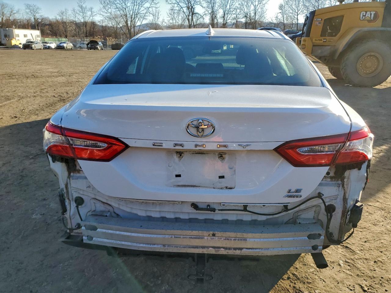 2020 Toyota Camry Le - Фото 6