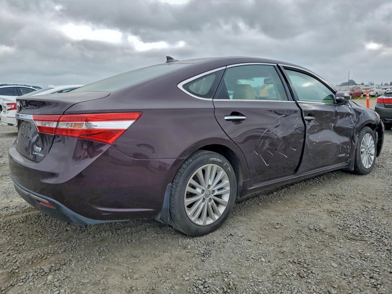 2014 Toyota Avalon Hybrid - Image 3
