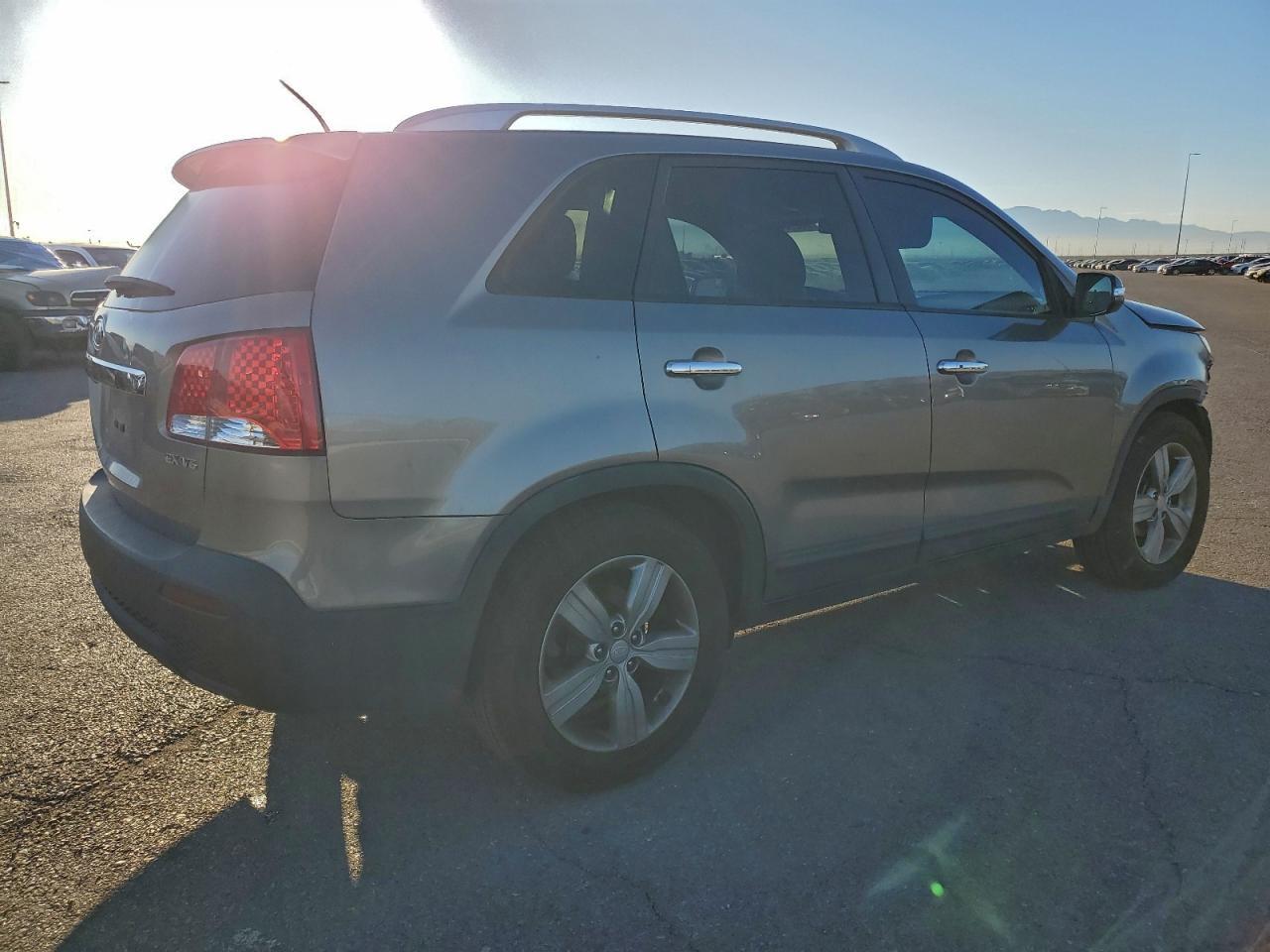2012 Kia Sorento Ex - Image 3