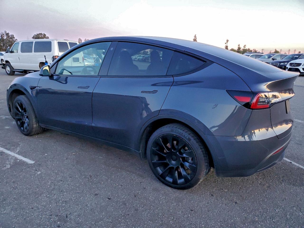 2023 Tesla Model Y - Image 2