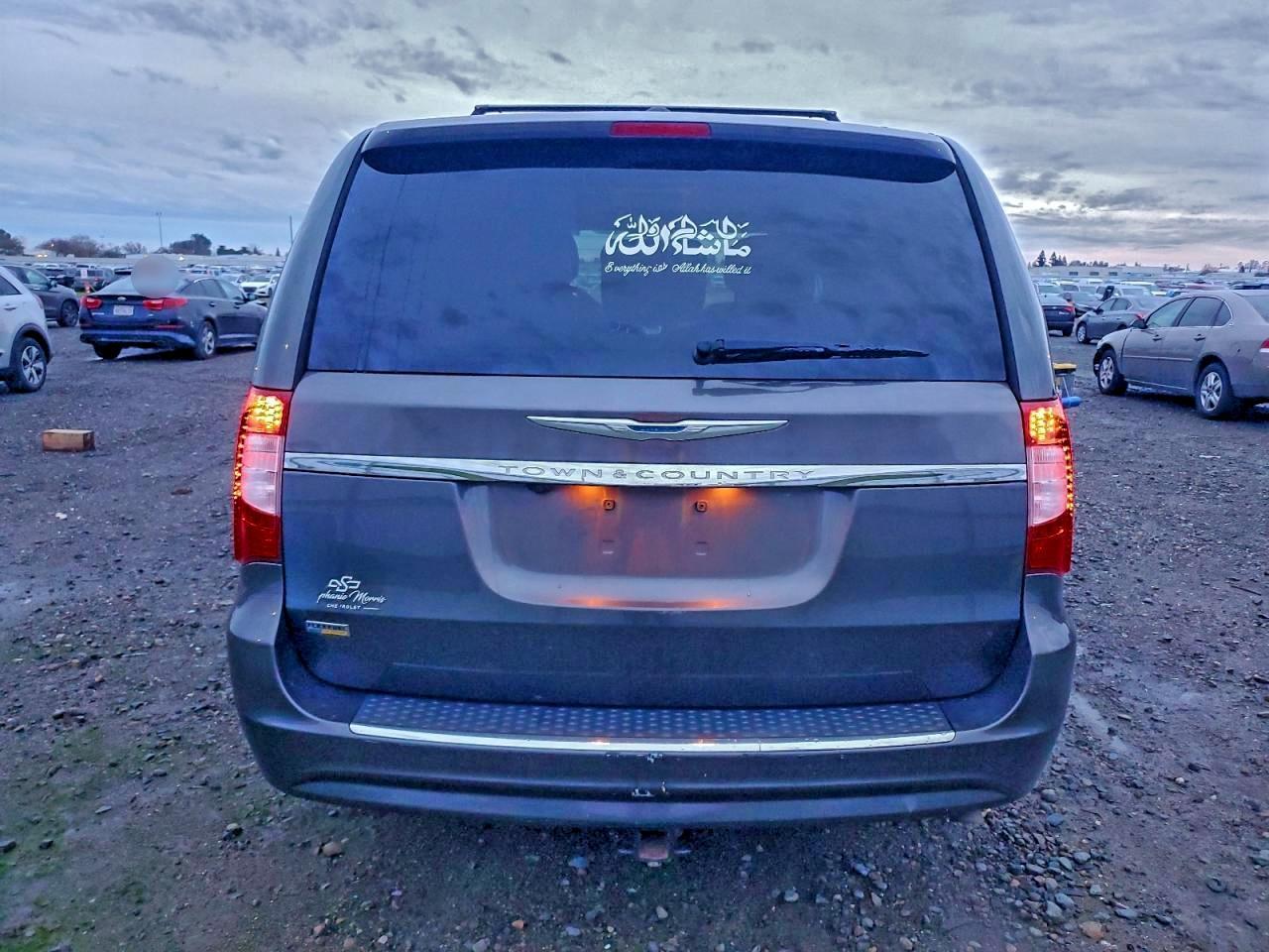 2016 Chrysler Town & Country Touring - Image 6